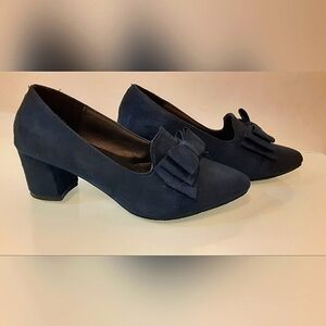 Vintage Navy Suede Pumps Size 6 Brand New
